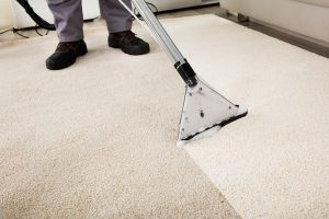 man-professional-service-carpet-cleaning- Bloomington IL